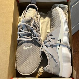 Nike Acalme - Size 10.5 Brand New!
